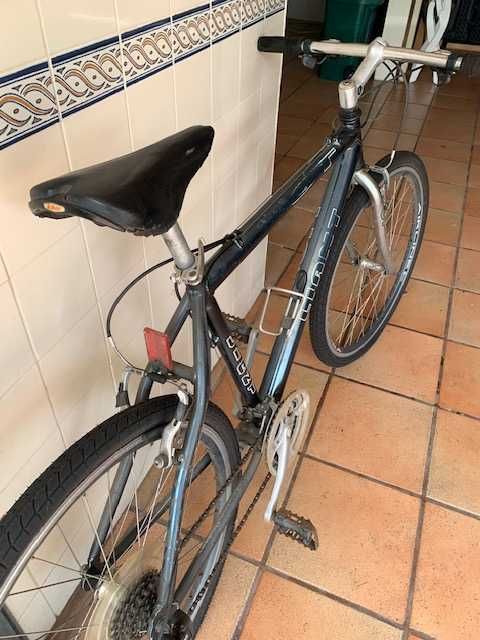 Bicicleta BTT 26" – Giant & Shimano – Boa para cidade/trilhos leves