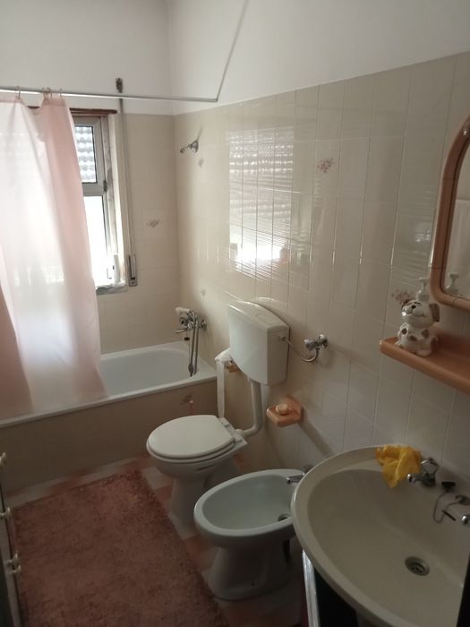 quarto grande bem localizado