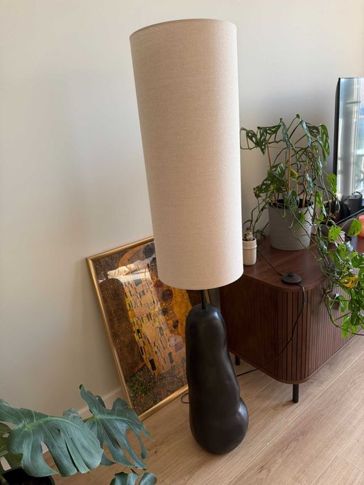 Lampa podłogowa BELIANI SELB – czarna / beżowa