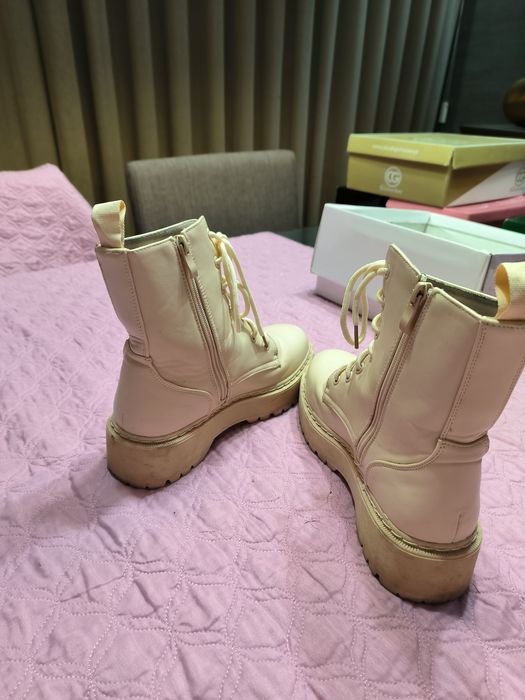 Botins beges mulher