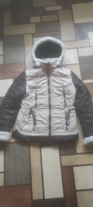 Продам зимнюю женскую куртку.