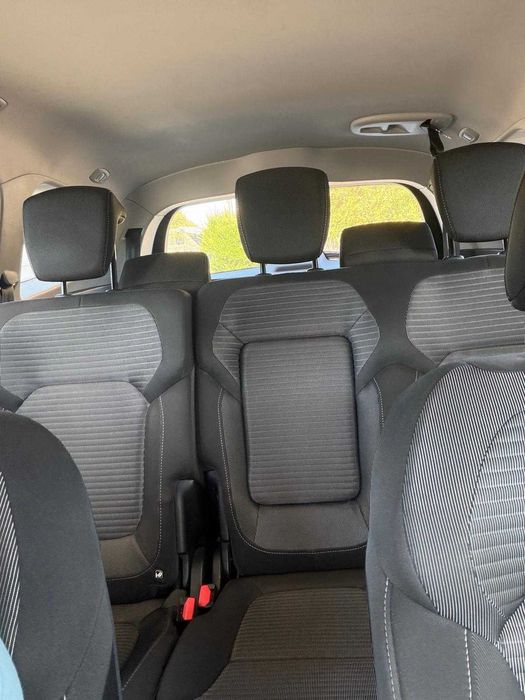 Vendo RENAULT SCÉNIC 7 lugares, excelente estado.