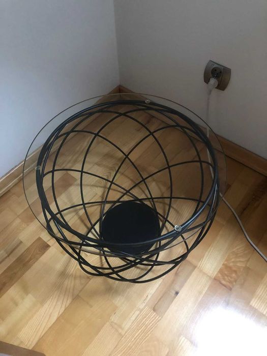 Stolik metalowy ze szklanym blatem