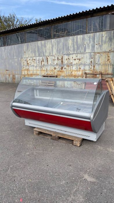 Холодильна вітрина 2м. бу