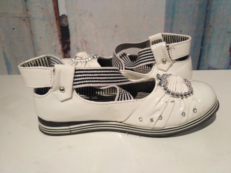 Białe półbuty dziewczęce rozmiar 33