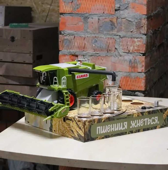 Наливатор комбайн ДжонДір на 6 чарок крутий подарунок