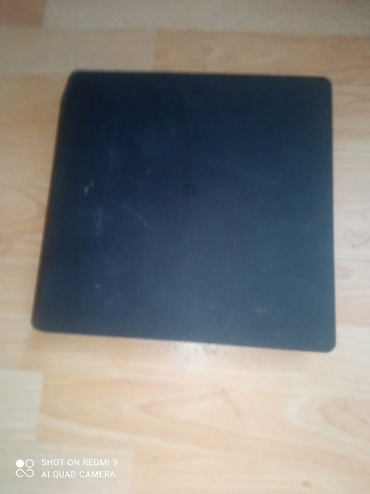 PlayStation 4 slim + 2 gry