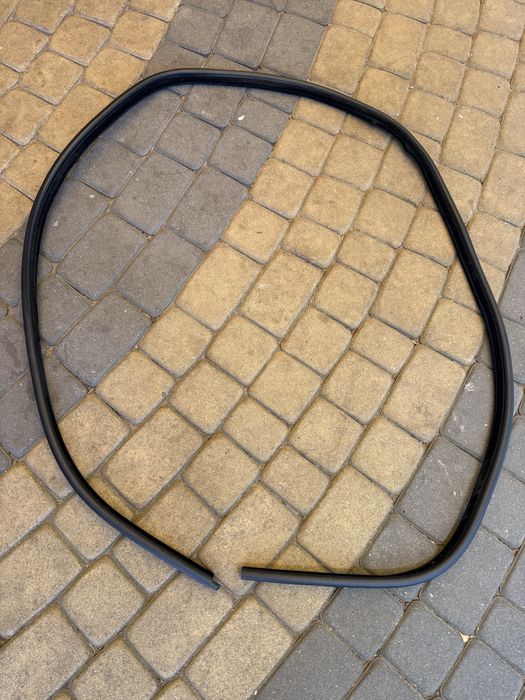 Uszczelka karoserii lewa przód Bmw e90 e91