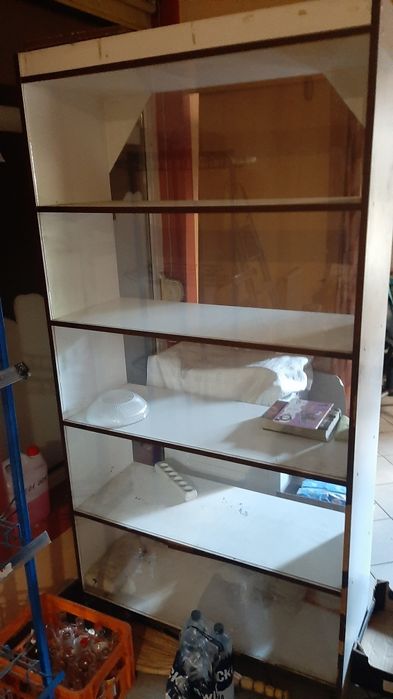 Regał sklepowy przeszklony