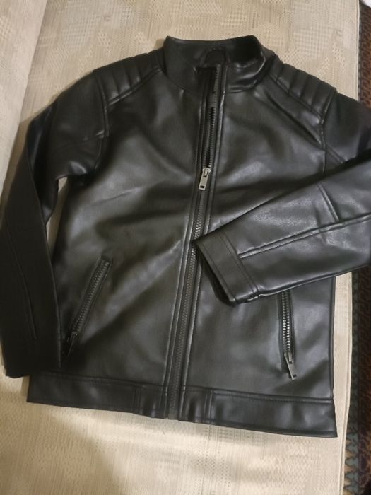 Kurtka chłopięca z aplikacją, firmy Sinsay, rozmiar 134