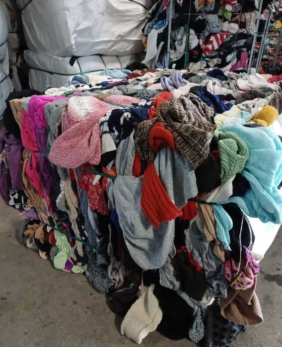 Oddam swetry ilosci tirowe zbelowane