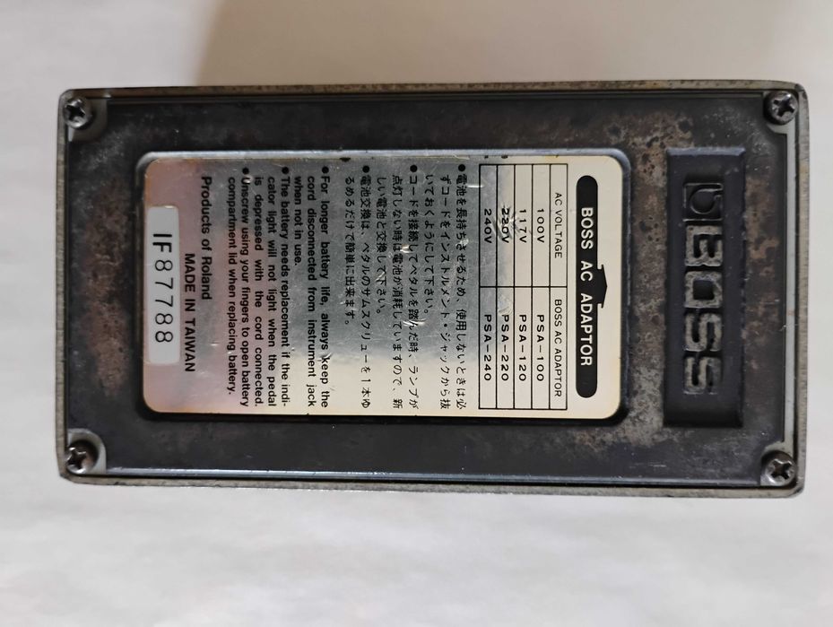 Pedal de Guitarra Boss Metal Zone MT-2 (High Gain Distortion)