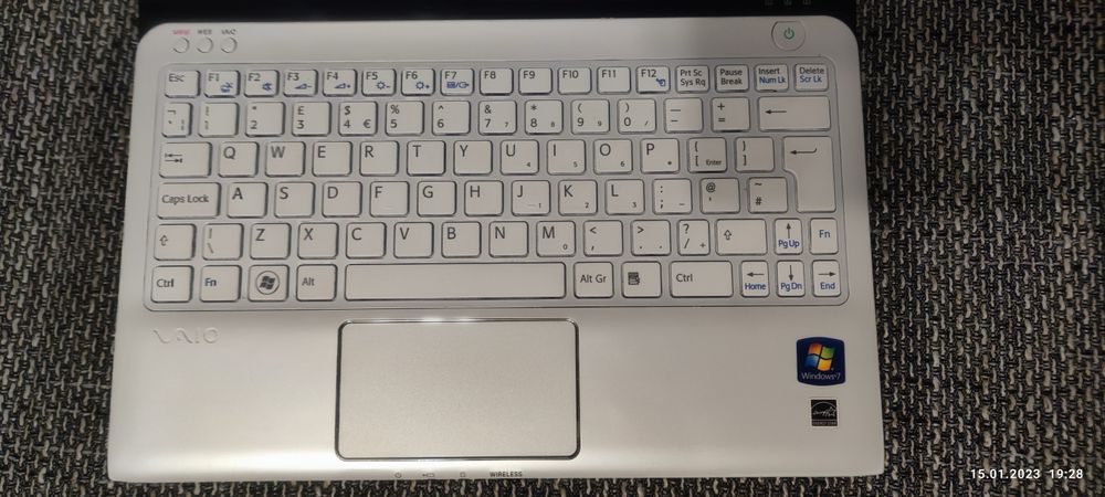 Sony Vaio SVE1111M1E white