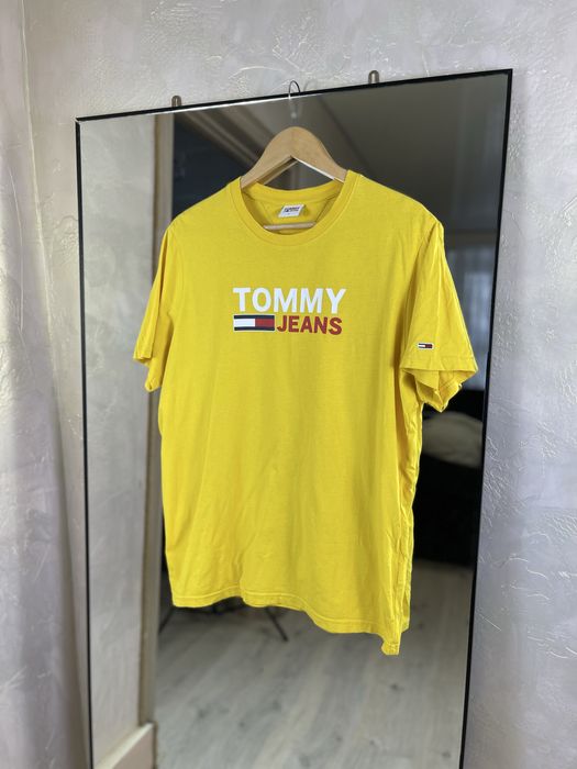 Яскрава футболка Tommy Jeans: сонячний жовтий та преміумлого