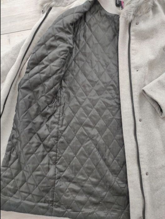 Szary damski zimowy płaszcz Carry M