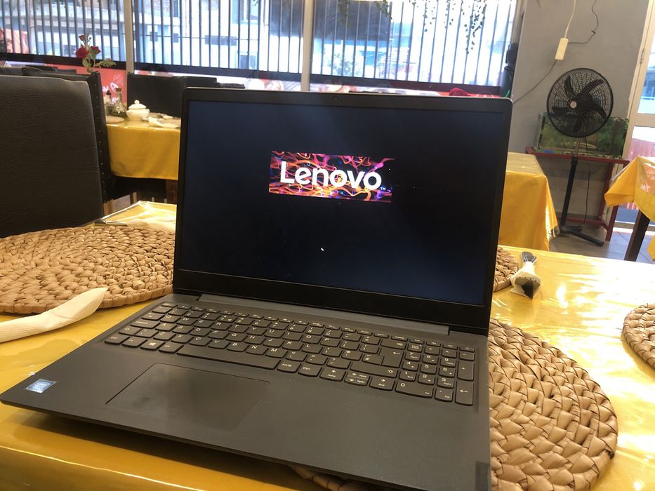 Lenovo V15-IGL Portatil
