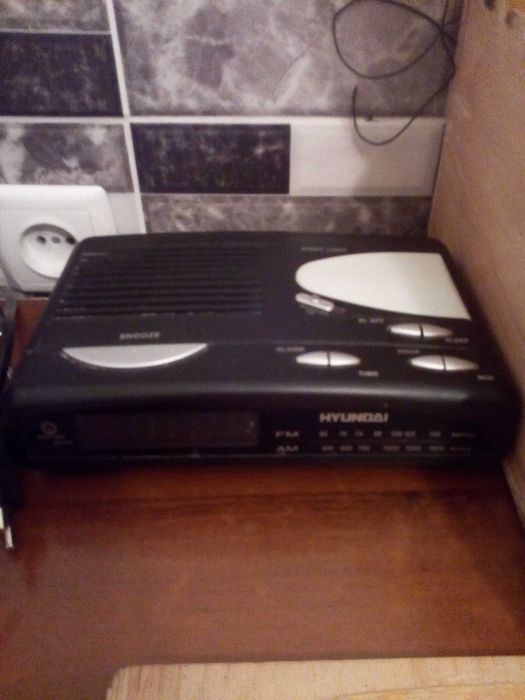 Годинник HUNDAI настільний FM, AM.