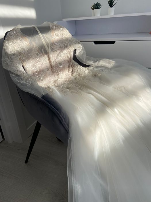 Весільна сукня  туфлі 37 в подарок