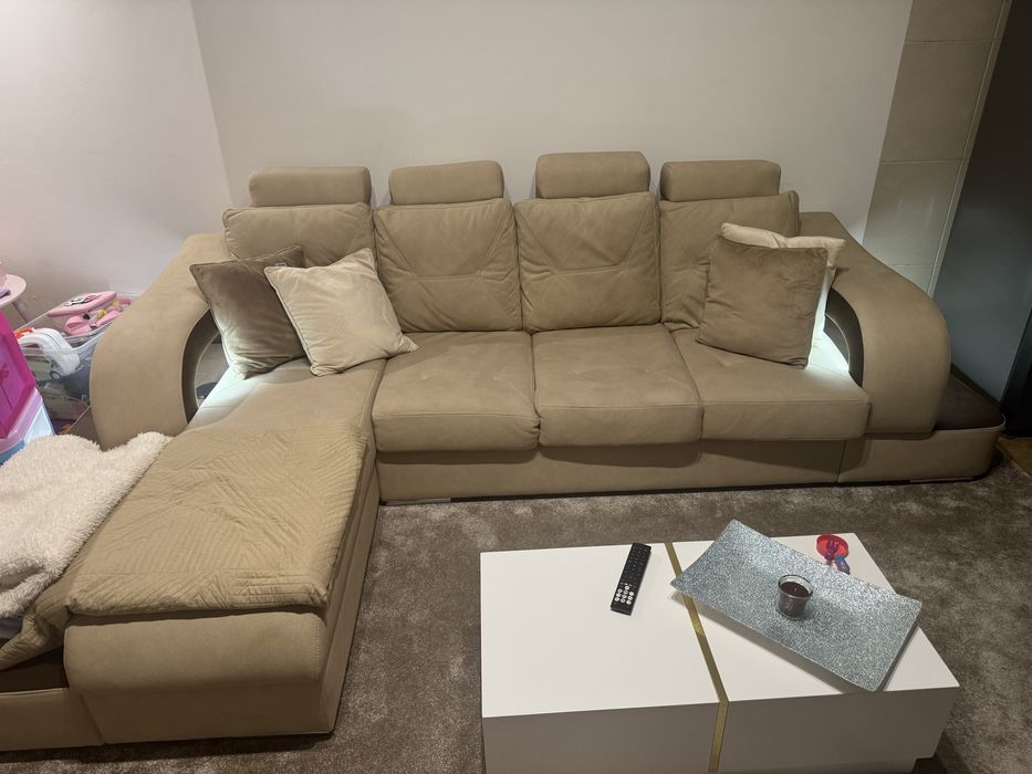 Sofa com led e sistema de som