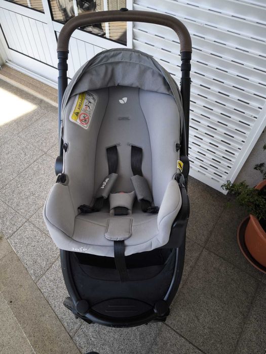 Conjunto Joie: Carrinho Versatrax + Ovo i-Snug