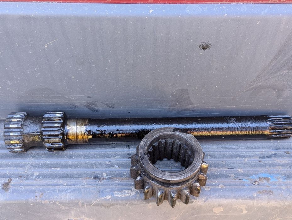 Вал ручніка МТЗ 80 82  Задній міст МТЗ 82 вал блокіровка Блокировка