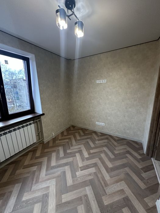 Продам 3-х кімнатну квартиру в центрі м. Лозова