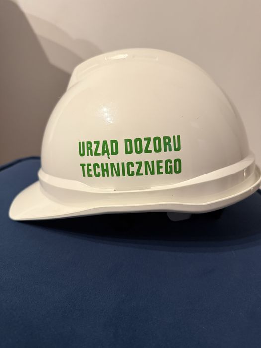 Nowy kask ochronny i kamizelka odblaskowa UDT – komplet BHP