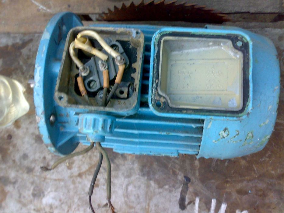 Электродвигатель 1.5-900 об мин.4АМ 90 ЛС.