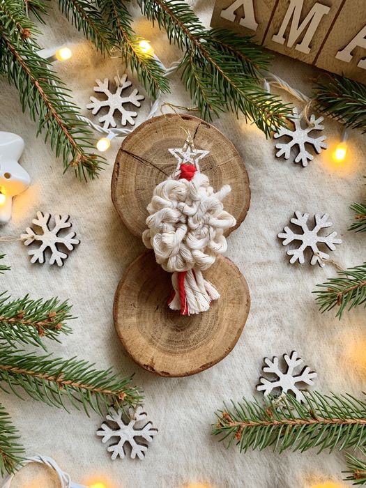 Świąteczne zawieszki na choinkę bombki makrama