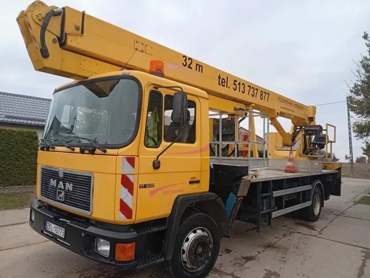 MAN Wumag WT 320  Podnośnik koszowy hydrauliczny