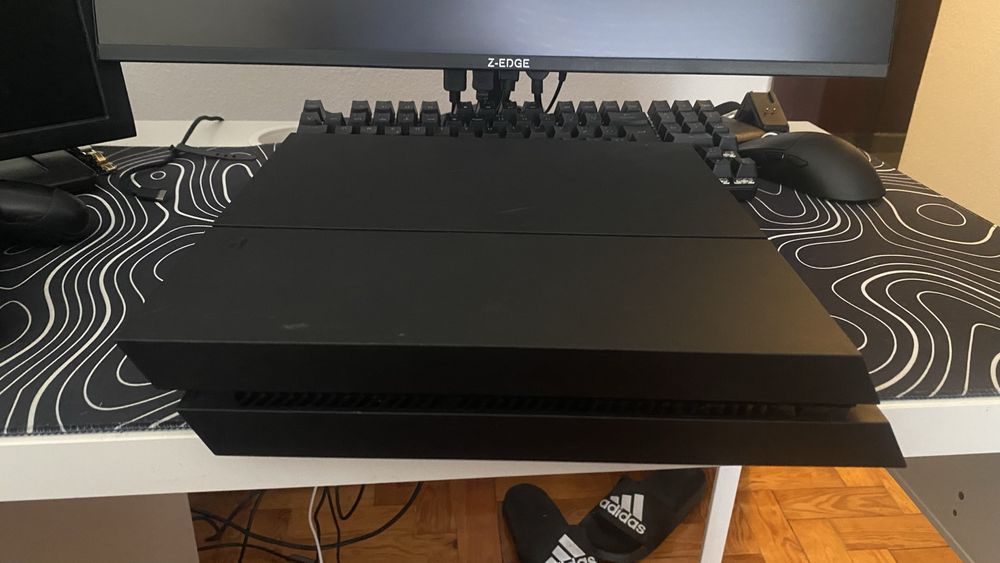 Consola Ps4 com 500GB
