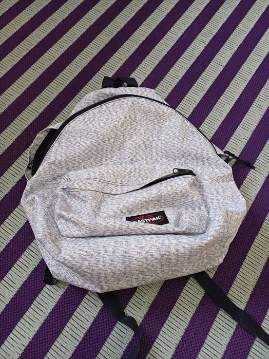 Mochila EASTPAK azul 24 litros almofadada