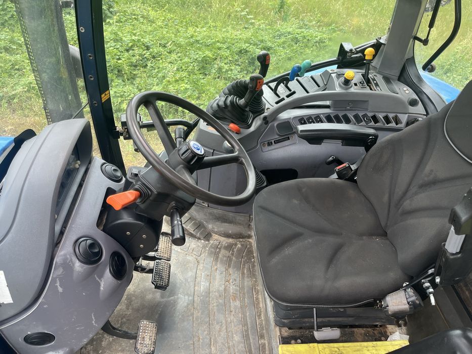 New Holland TS115A tur