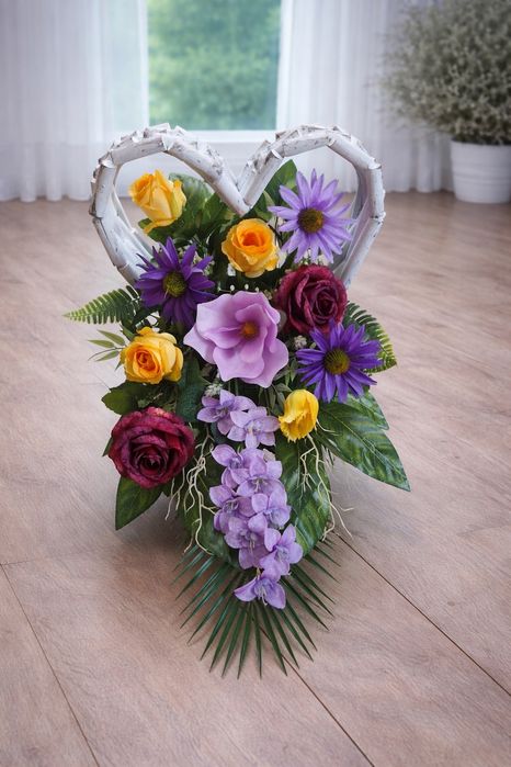 Kompozycja kwiatowa, stroik wiosenny, na cmentarz, nagrobny, wielkanoc