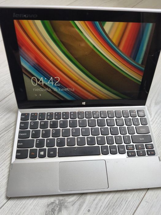 Trzy laptopy Acer i 2 x Lenovo