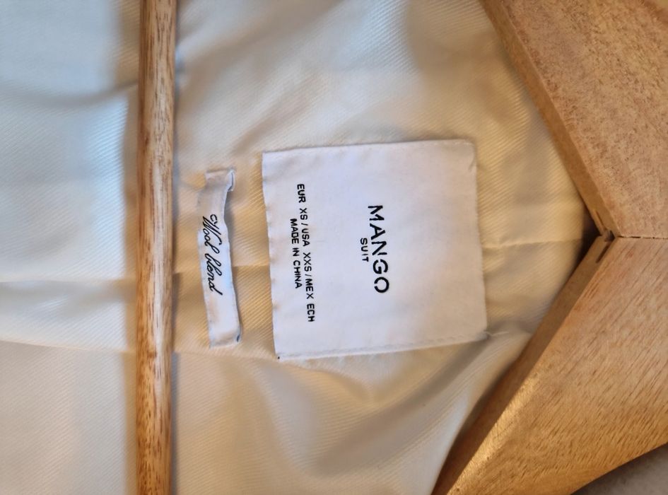 Płaszcz zimowy z wełną Mango