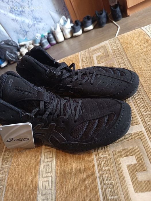 Борцовки Asics,якість бомба,і 40 розмір новітня піна 25,5 см на тренування та без тренувань .сам ношу