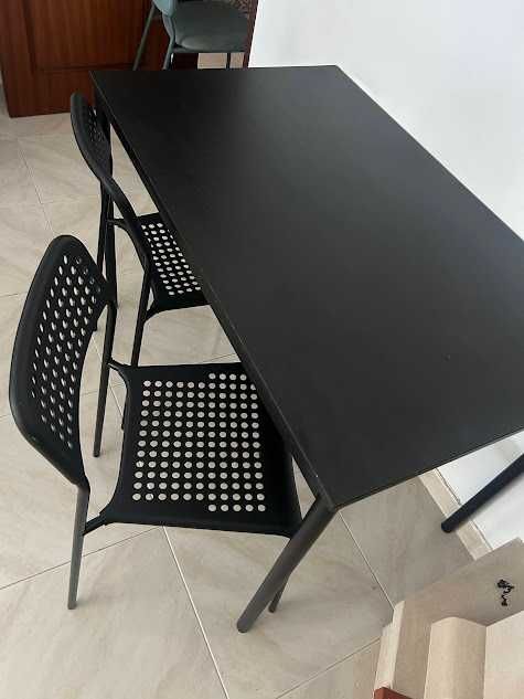 Mesa com 2 cadeiras