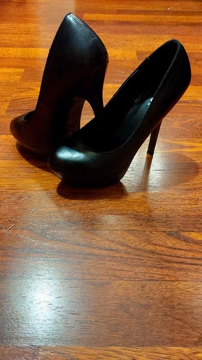 Czarne szpilki 13 cm z koturnem Centro roz 35