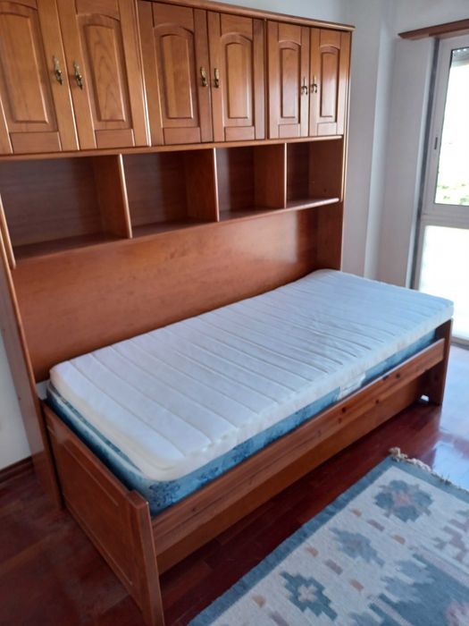 Móvel com cama de solteiro e cama de gaveta