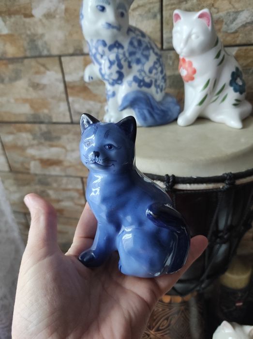 Porcelana kotek niebieski