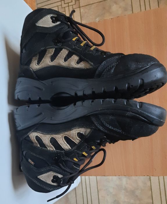 Рабочие ботинки 28,5 сантиметров стелька