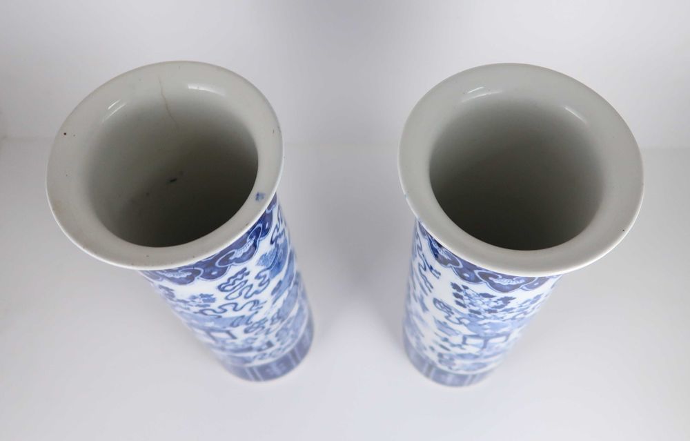 Par de jarras canudo porcelana azul e branca