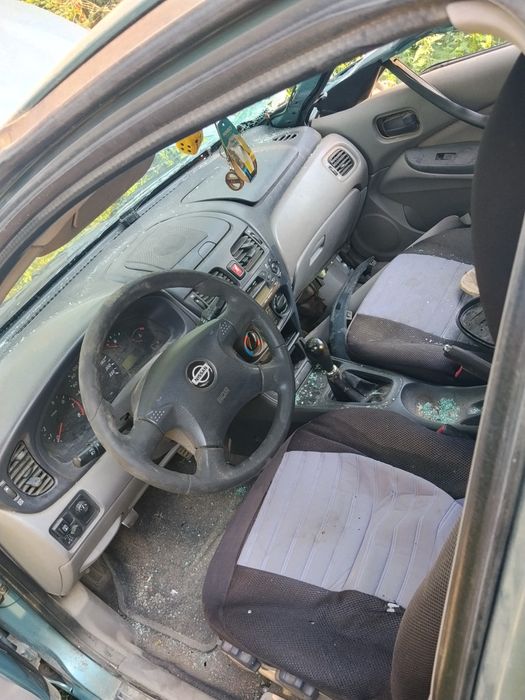 Автомобіль Ніссан після ДТП