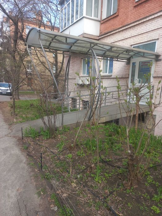Клініка, Копилівська 2А, з окремим входом, перший поверх фасад