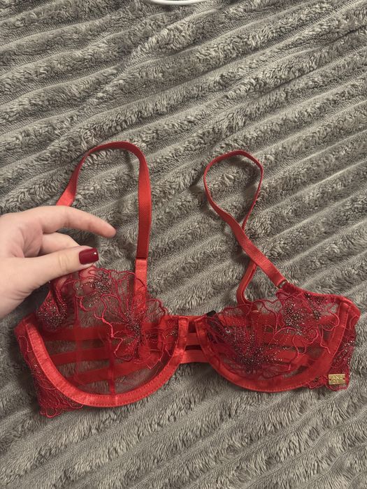 Бюстгальтер в сеточку в стиле agent provocateur с цветочками лифчик