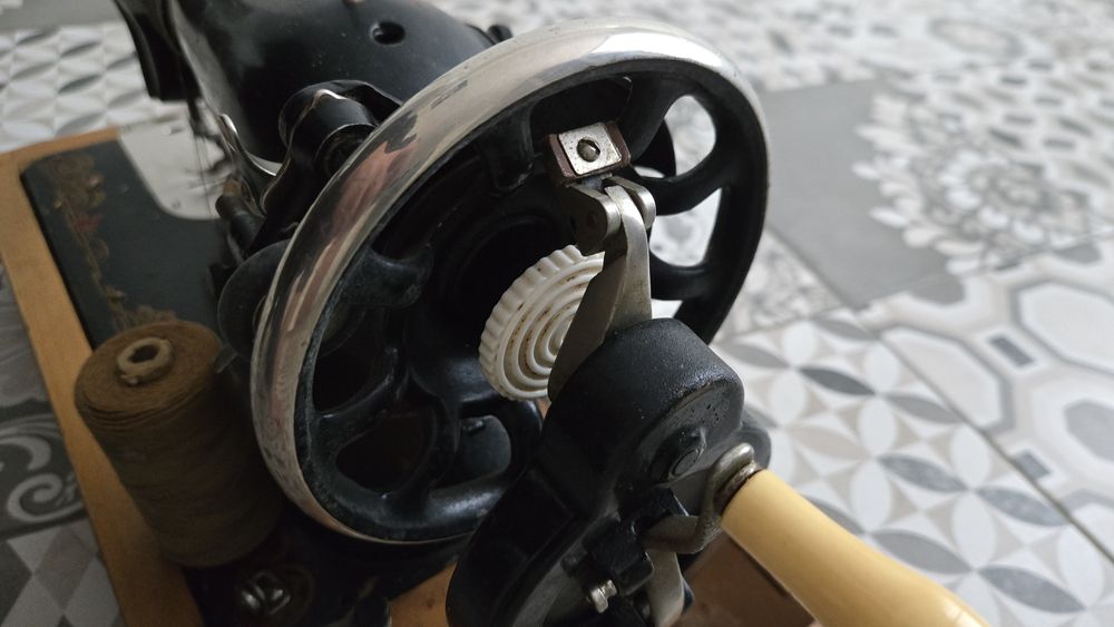 Швейна машинка ПМЗ (Подольський механічний завод ім. Калініна).