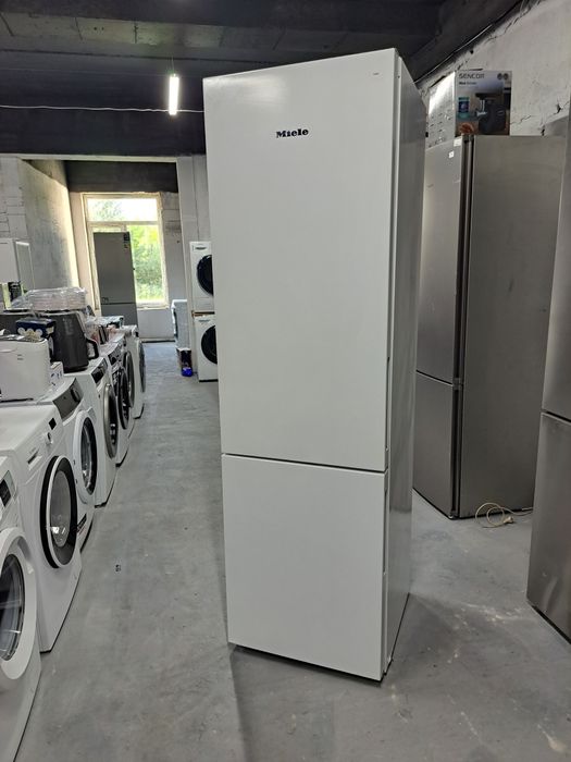 Добротний сучасний холодильник Samsung fdr32 NoFrost інверторний