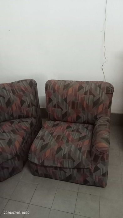 Sofá 5 lugares e pufs
