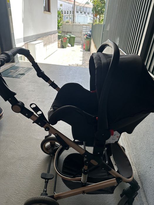 Carro de bebé preto